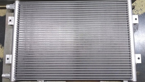 Kondenzátor automobilové klimatizace